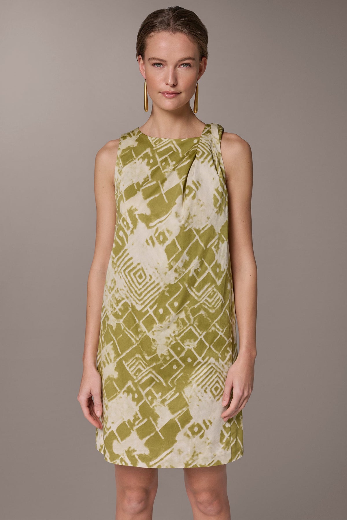 COTTON-SATEEN TWIST SHOULDER SHIFT DRESS - Kiwi Multi