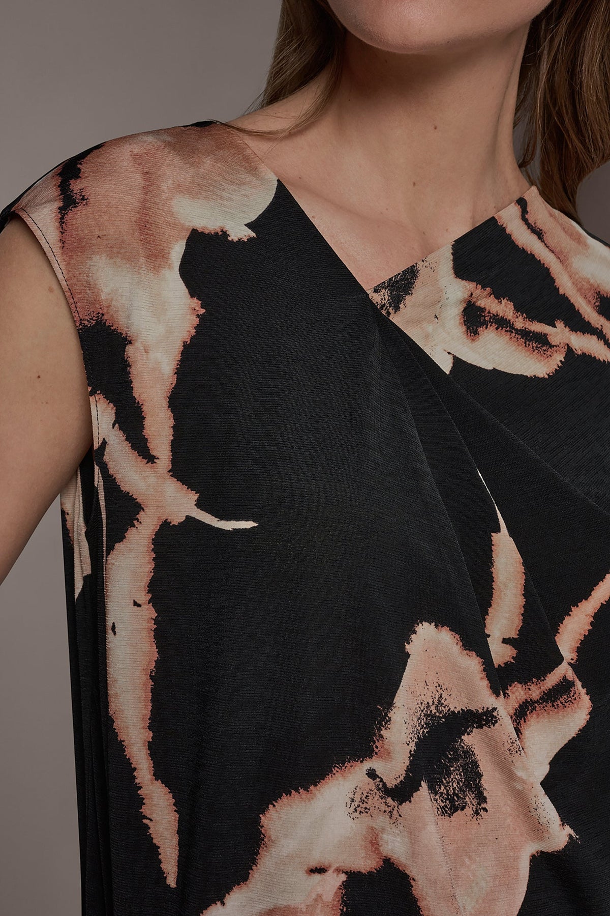 FLORAL ASYMMETRIC BLOUSE - Black Multi
