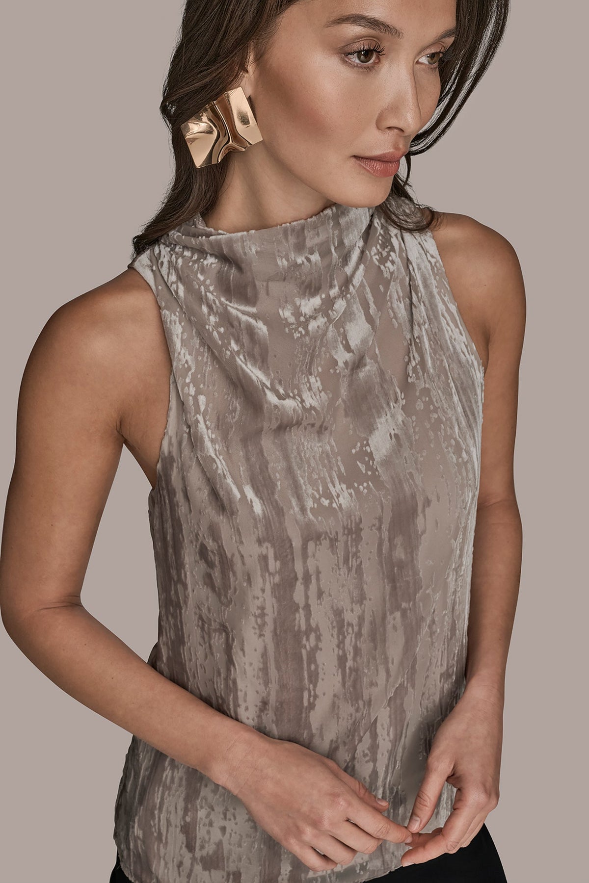 SLEEVELESS HIGH-NECK BURNOUT BLOUSE - VAPOR
