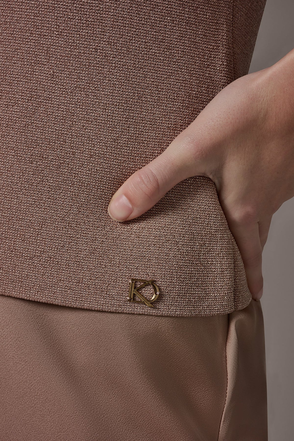 METALLIC TWIST OFF THE SHOULDER SWEATER - Umbria/Rose Gold