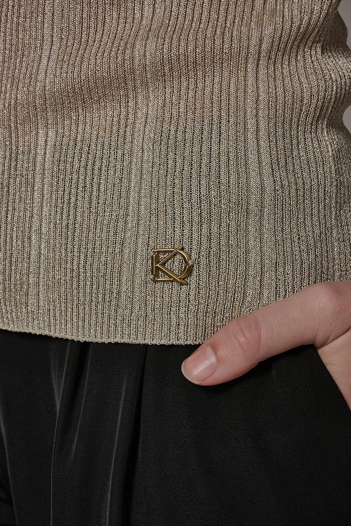 METALLIC RIBBED SWEATER TANK - Light Gold