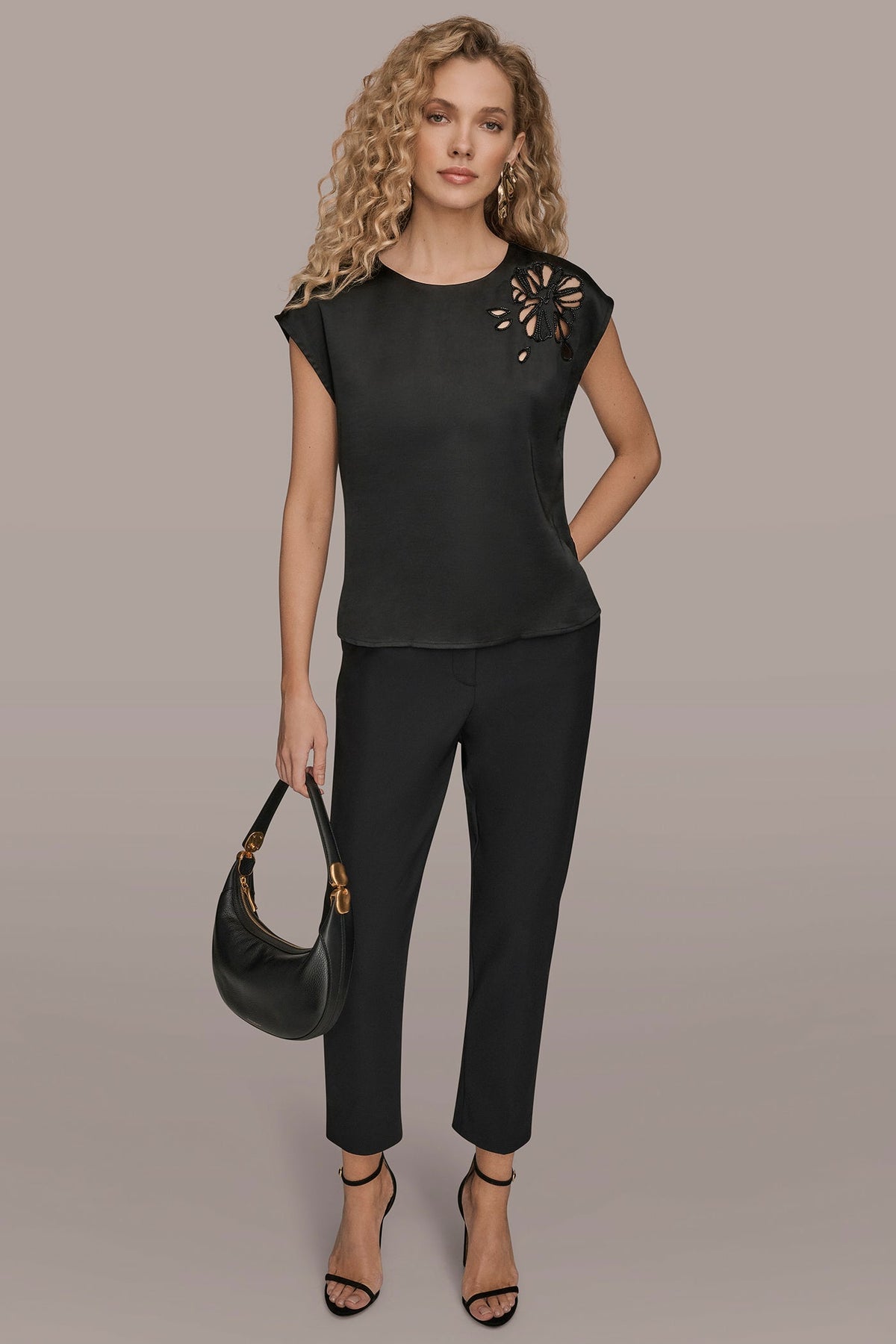 FLORAL-EMBROIDERED BLOUSE - Black